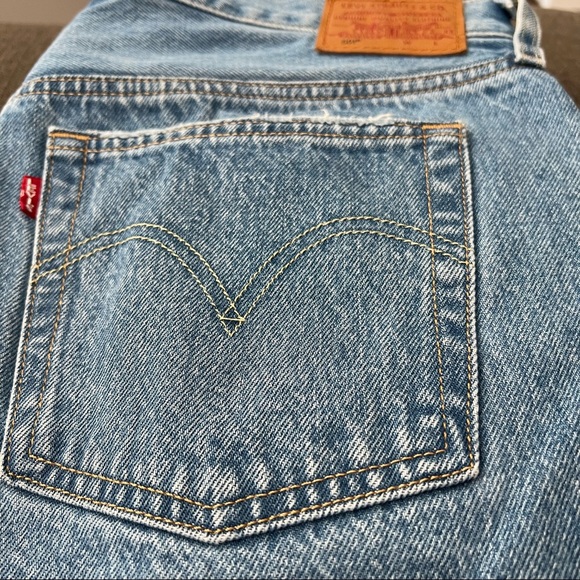 LEVI'S Premium 501 Mid Thigh Shorts Size 32 - Picture 2 of 5